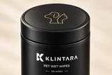 Detail of the gold dog and cat emblem on the matte black lid